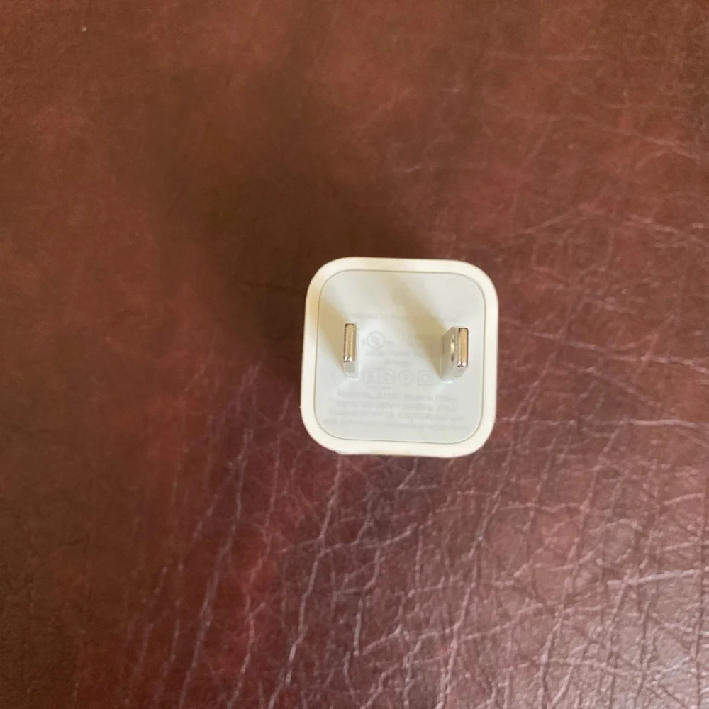 NWT Apple 5 Watt White USB Wall Charger